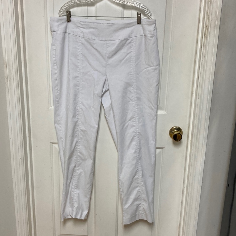 Stylish White Cropped Women's Pants